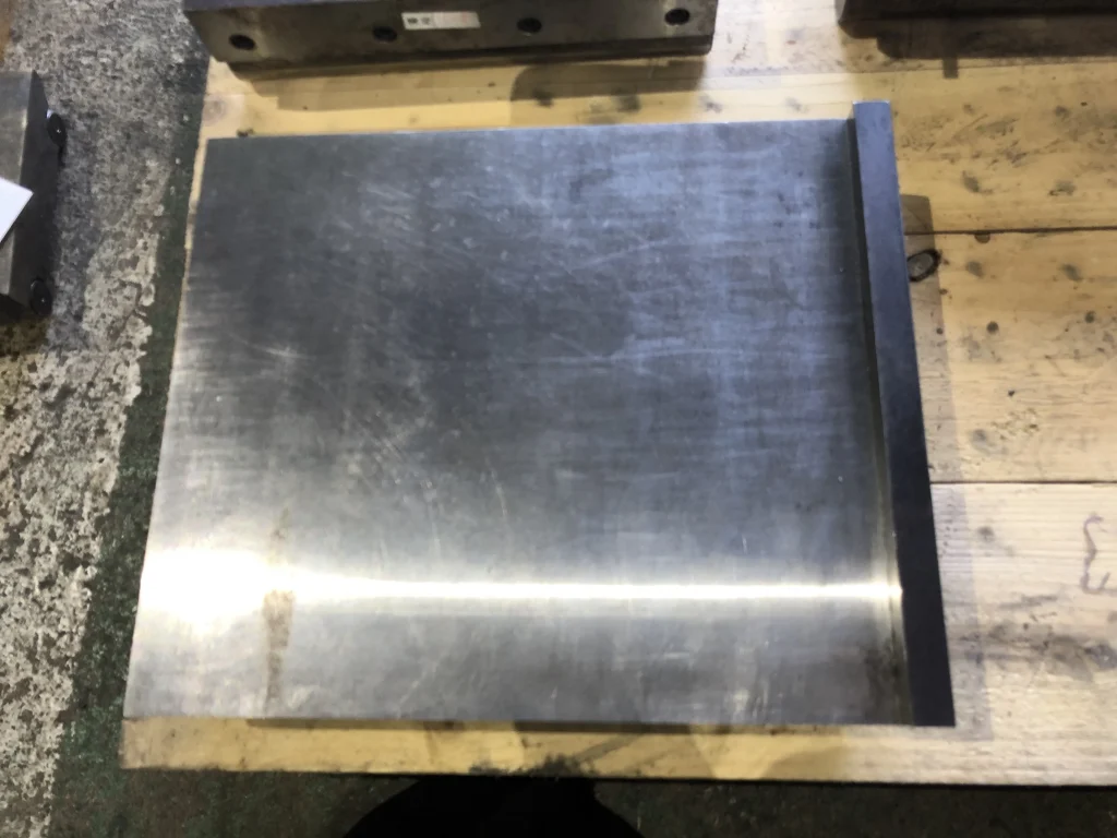 サインテーブル 本体サイズ：240x200x48ｍｍ / Sine Table 本体サイズ：240x200x48ｍｍ