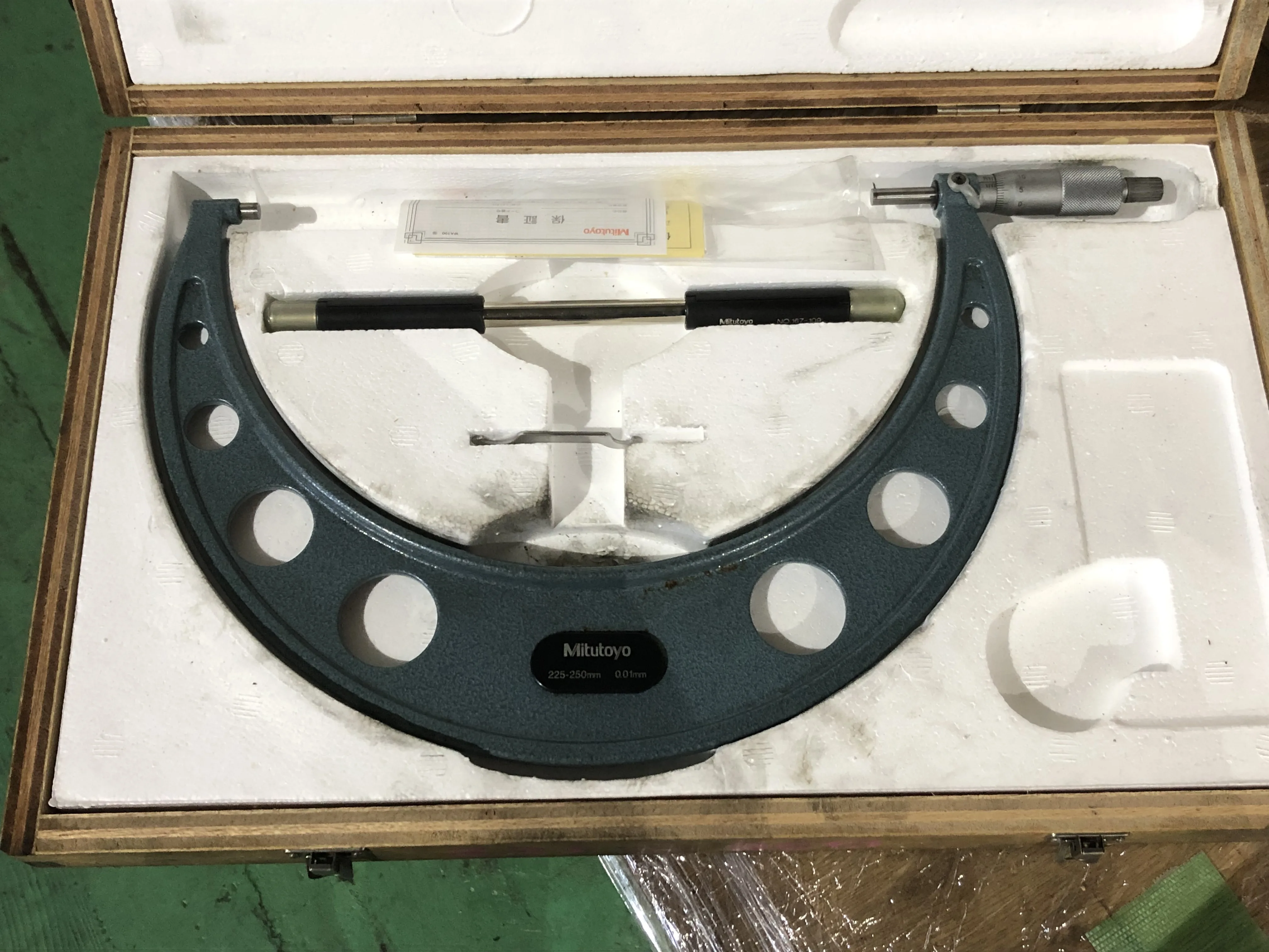 ミツトヨ/三豊製作所 外側マイクロメーター 225-250 / MITUTOYO Outside Micrometer 225-250 TX210131