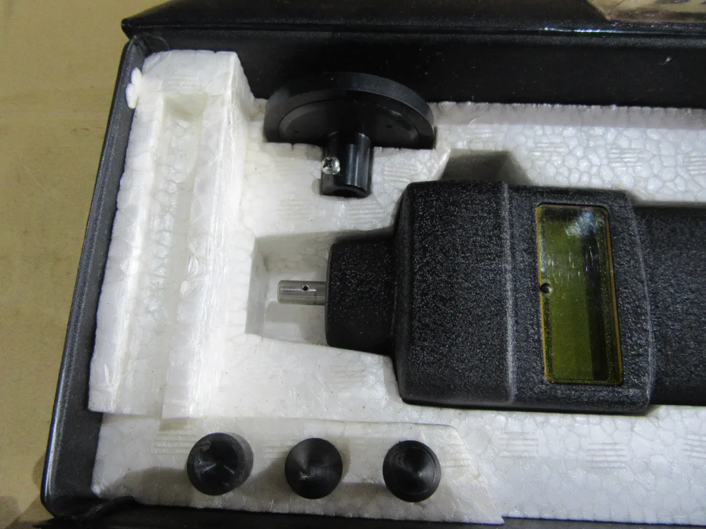 シンポ工業 ハンドヘルド回転速度計 DT-105 / SHIMPO INDUSTRIAL Hand Digital Tachometer DT-105 TX220297