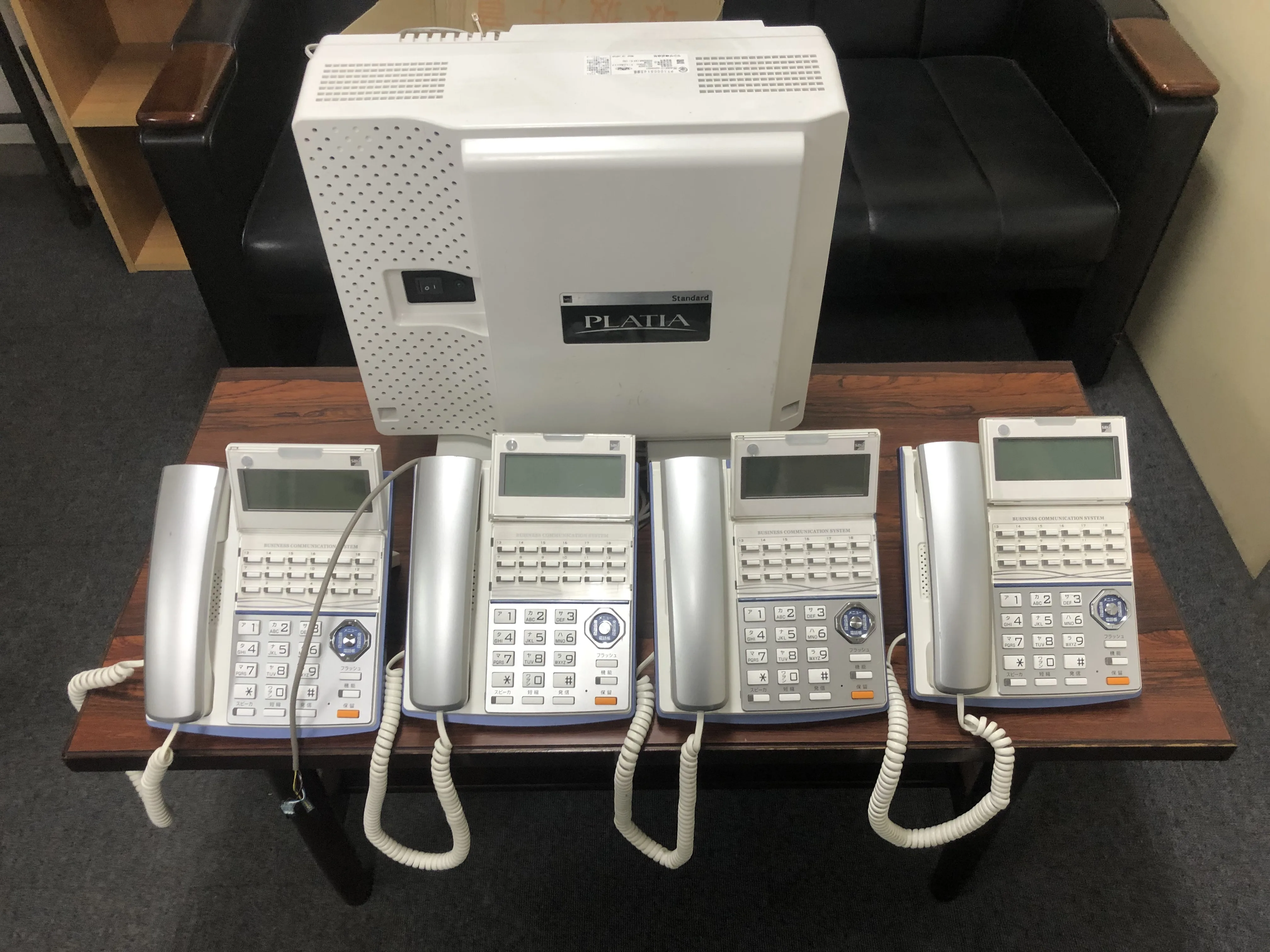 サクサ 主装置+電話機4台 PT1000std主装置 / SAXA Business Phone System PT1000std主装置 TX220419