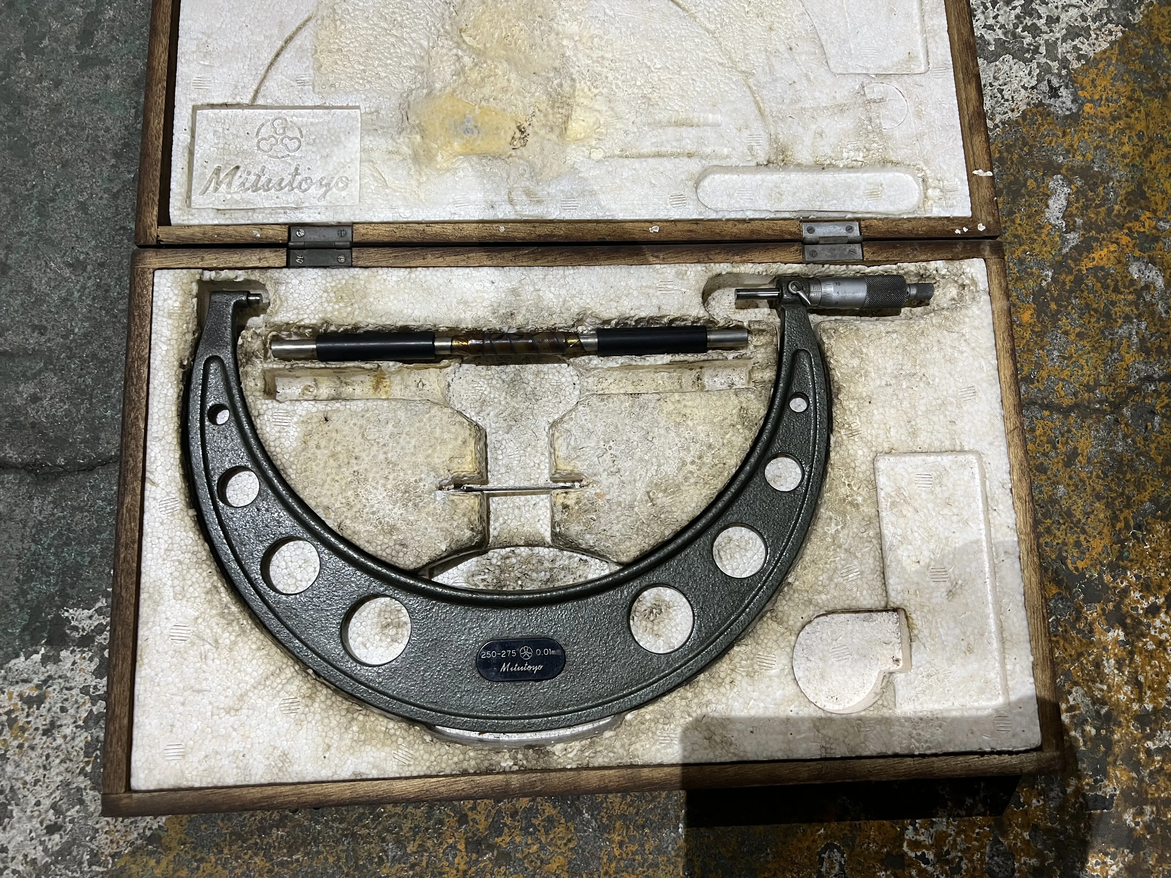 ミツトヨ/三豊製作所 外側マイクロメーター 250~275mm / MITUTOYO Outside Micrometer 250~275mm TX220473