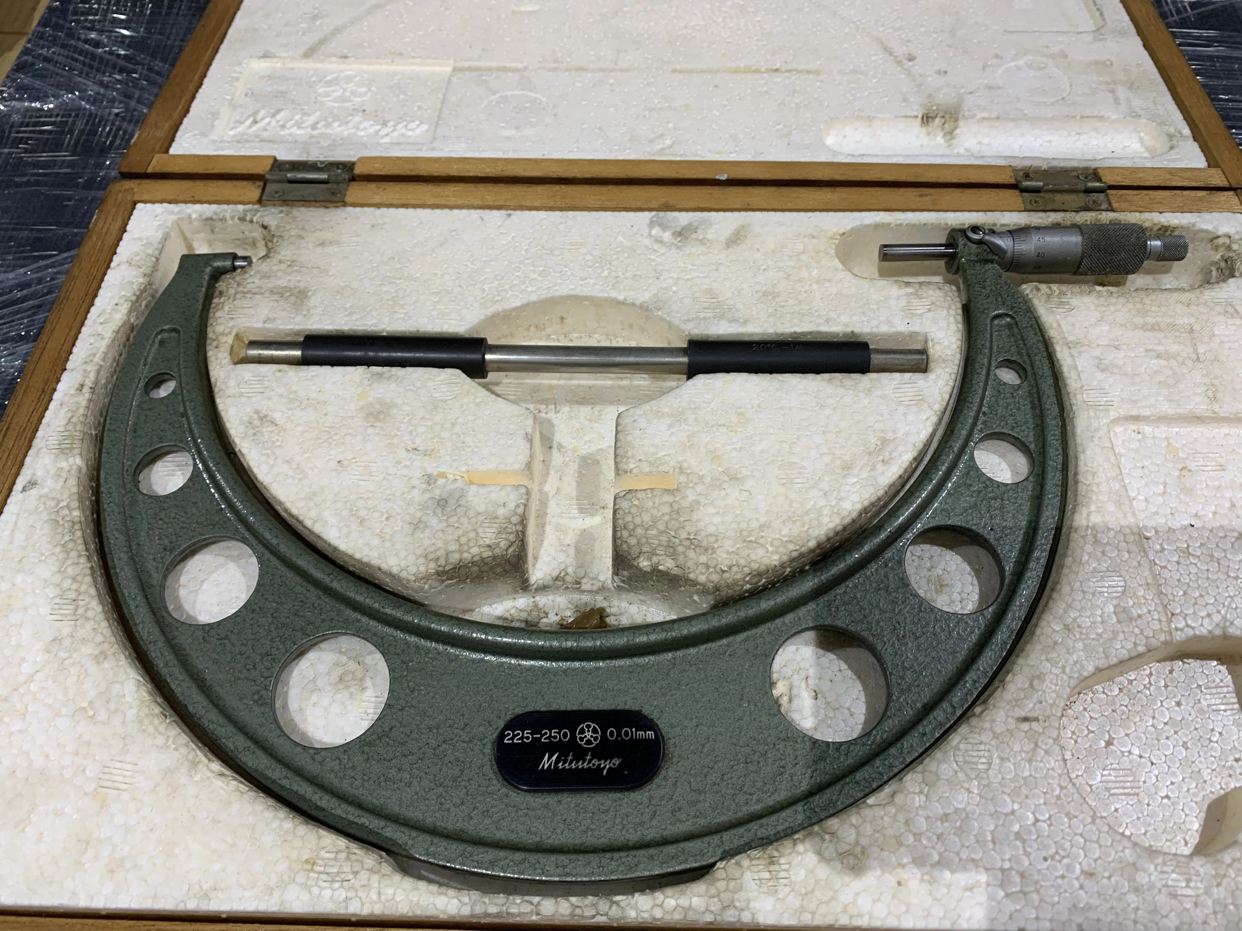 ミツトヨ/三豊製作所 外側マイクロメーター 測定範囲225-250mm(最小表示0.01mm) / MITUTOYO Outside Micrometer 測定範囲225-250mm(最小表示0.01mm) TX220487