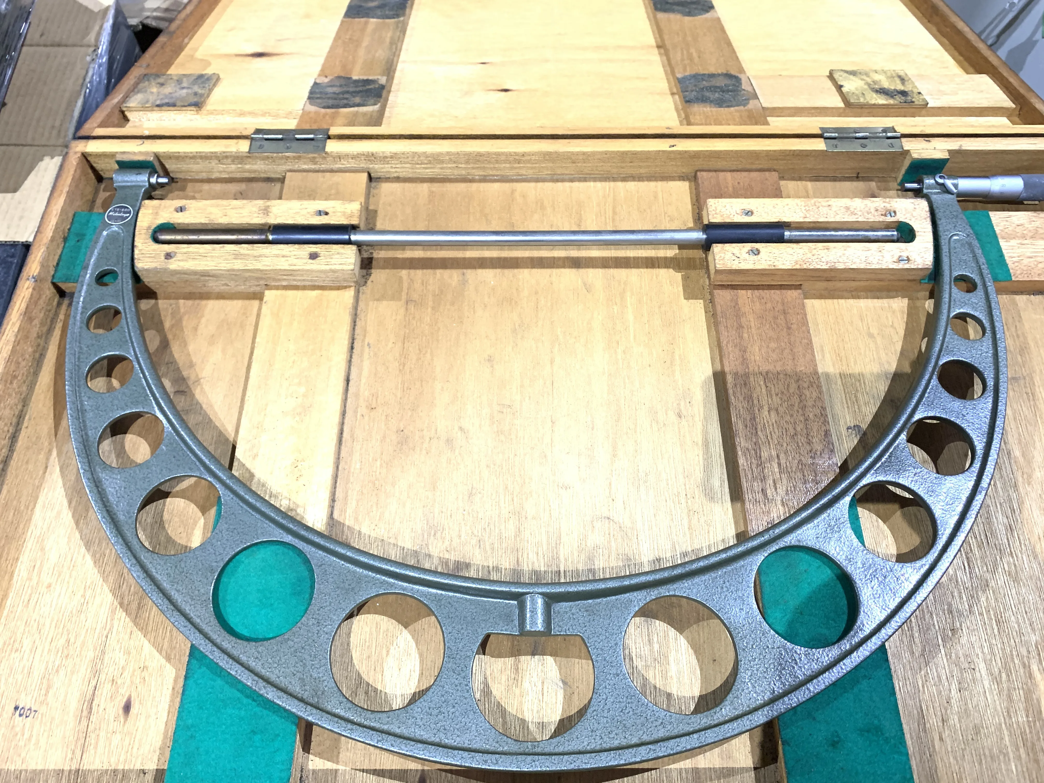 ミツトヨ/三豊製作所 外側マイクロメーター 測定範囲575-600mm / MITUTOYO Outside Micrometer 測定範囲575-600mm TX220495