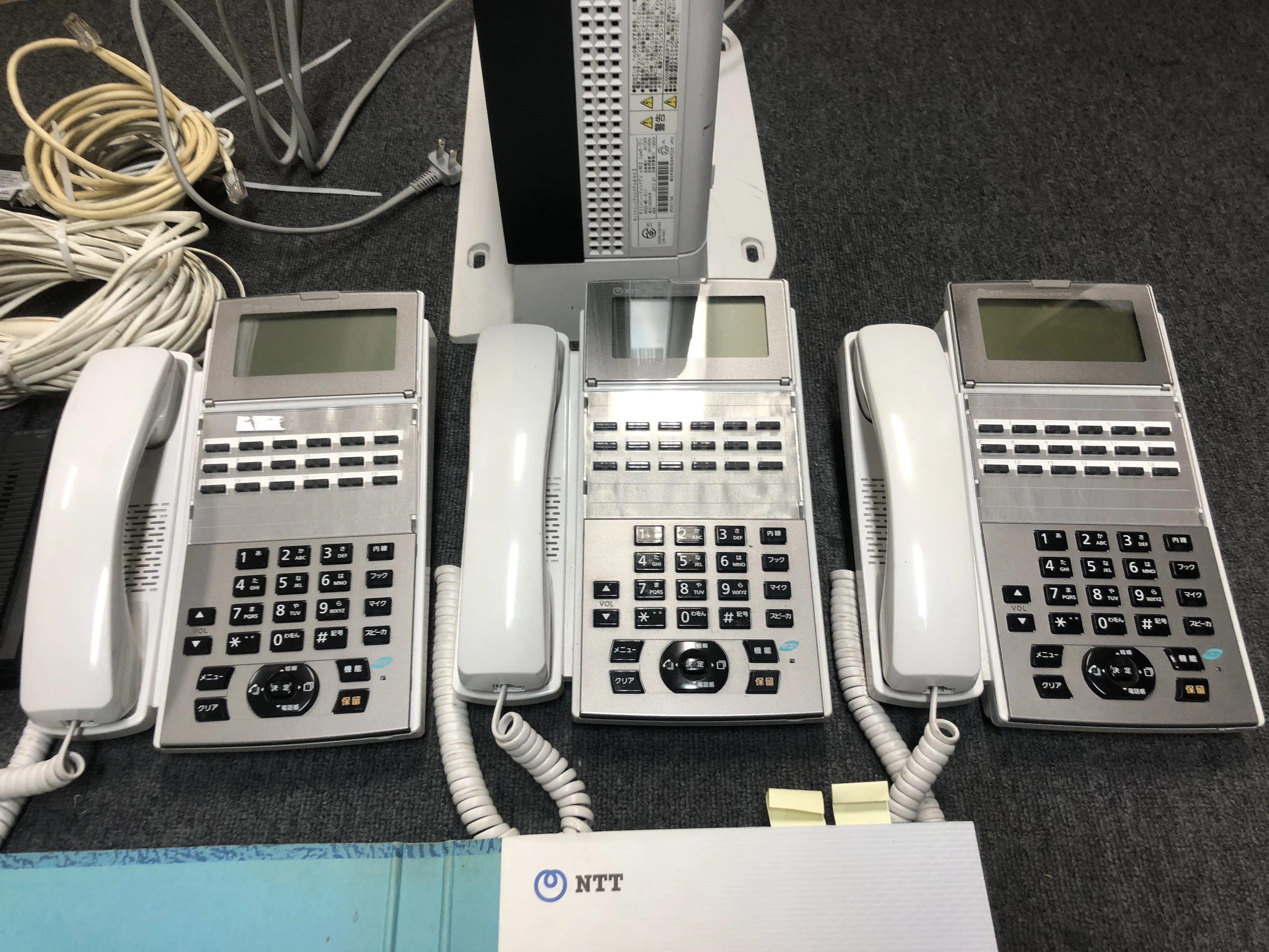 東日本電信電話 NTT 主装置+電話機3台 αNXⅡ / NIPPON TELEGRAPH AND TELEPHONE EAST Business Phone System αNXⅡ TX230066