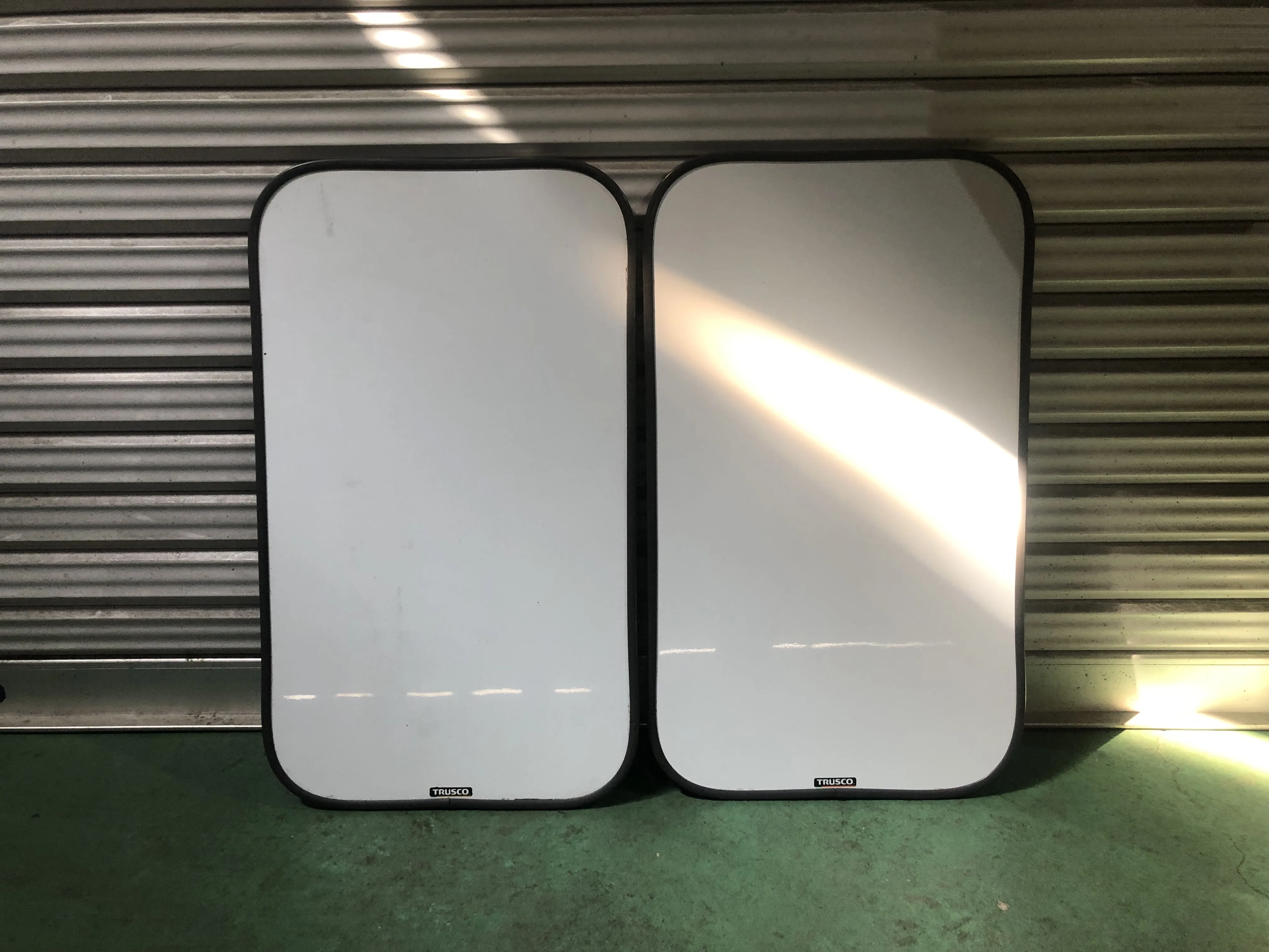 トラスコ中山 ホワイトボード 350ｘ30ｘ600ｍｍ（２枚） / TRUSCO NAKAYAMA CORPORATION Whiteboard 350ｘ30ｘ600ｍｍ（２枚） TX230165