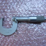 ミツトヨ/三豊製作所 外側マイクロメーター 測定範囲:0-25mm 目量:0.01mm / MITUTOYO 測定範囲:0-25mm 目量:0.01mm TX240008