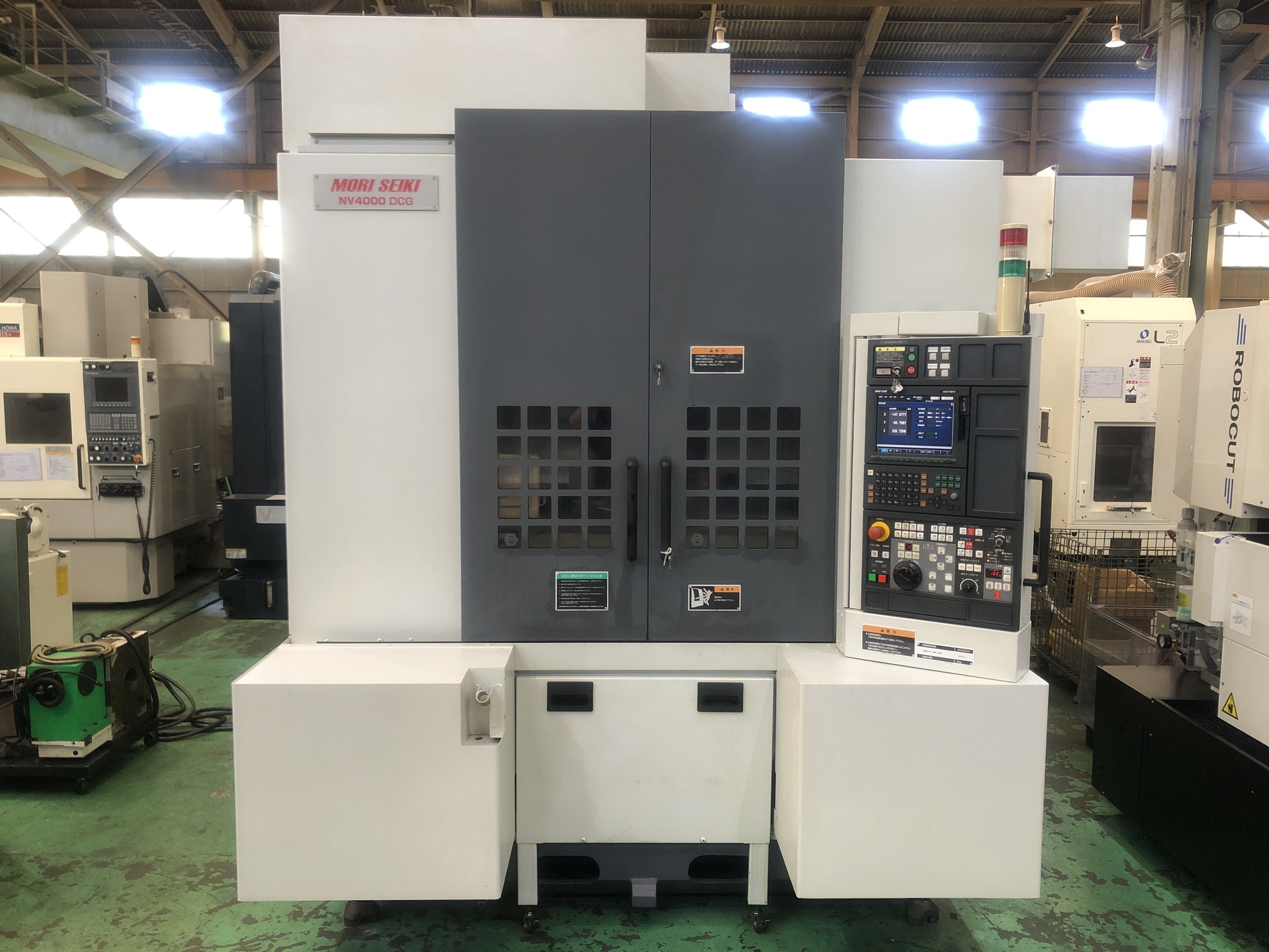 森精機製作所 NV4000DCG 立形マシニングセンター 正面