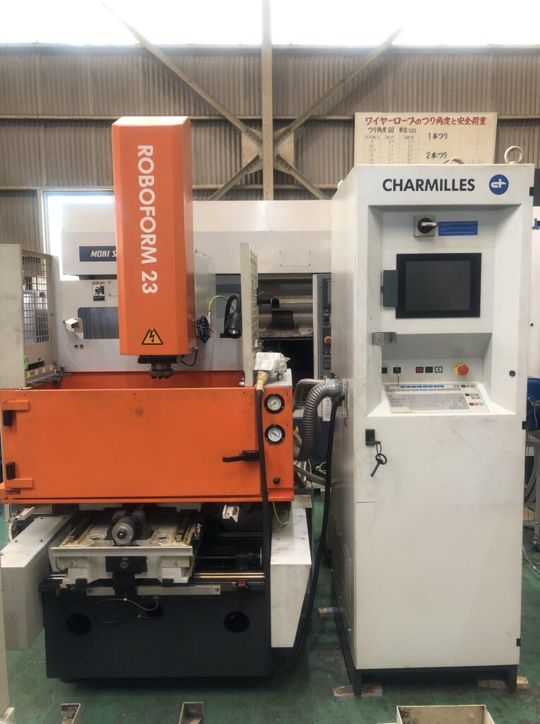 AGIE CHARMILLES ROBOFORM23 放電加工機 正面